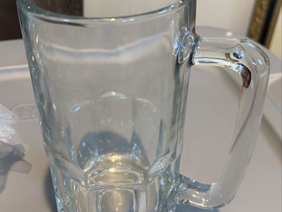 Large glass beer/drink steins with handle