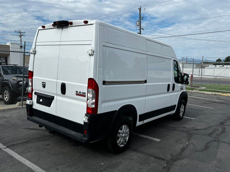 Main image 6