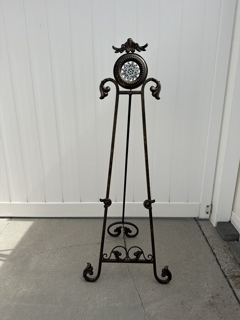 Tall Cute Easel For A Wedding