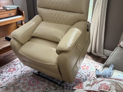 New Electric Recliner with Lift