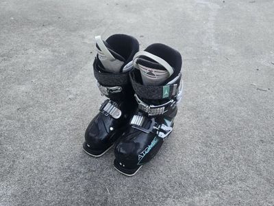 Girls Atomic 5-5.5 Ski Boots 279mm Mondo 23-23.5