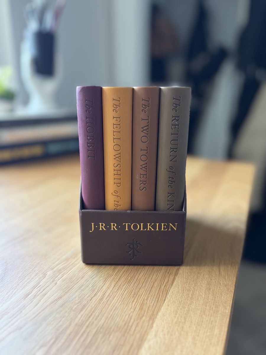 Lord of the Rings Deluxe Pocket Book Set