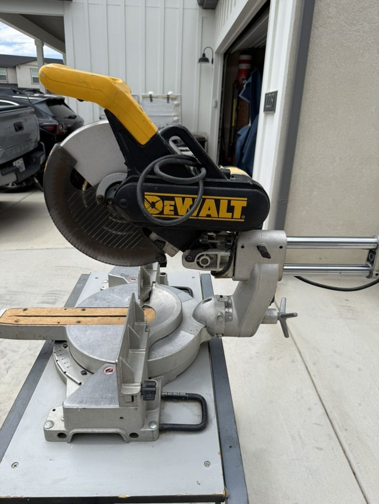 Dw708 12 dewalt Miter Saw ,With Stand .