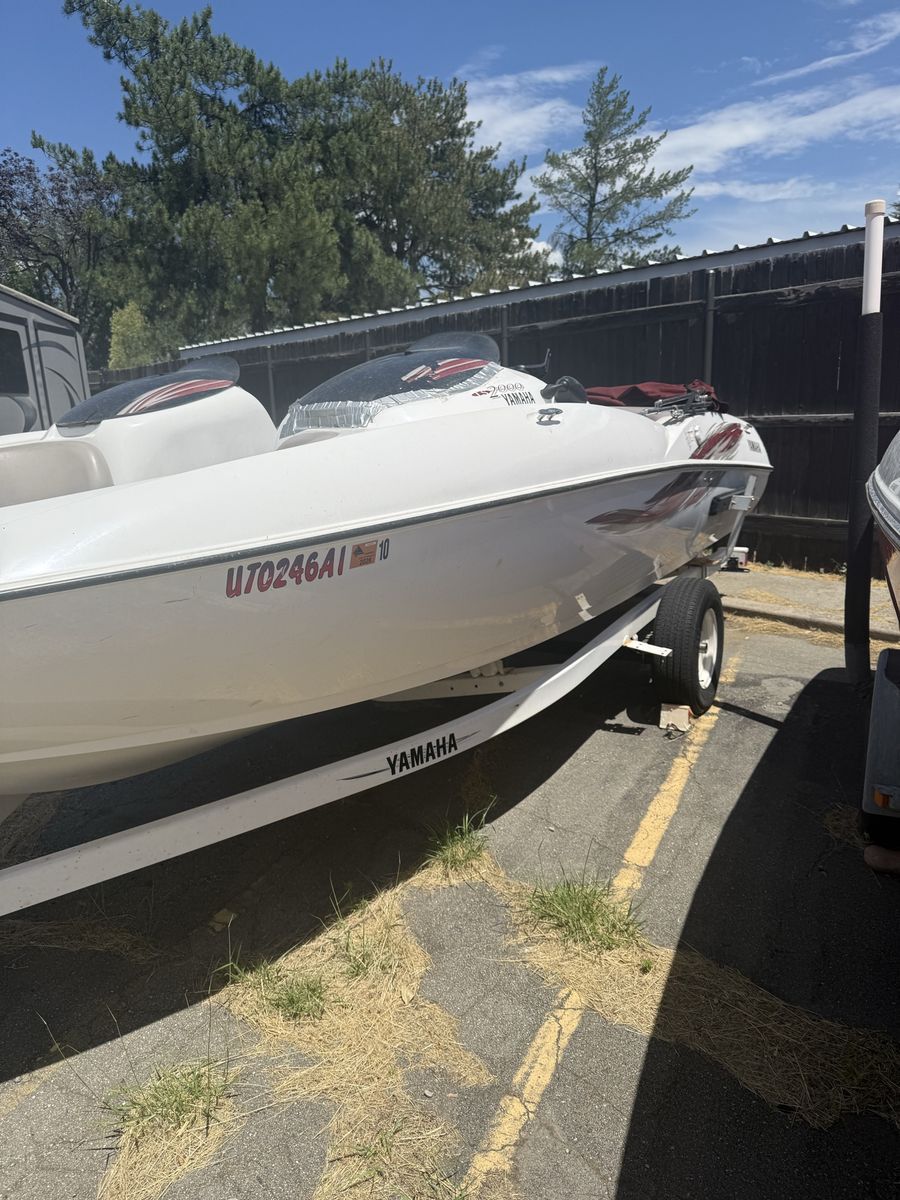 2001 Yamaha LS 2000 Jet Boat - Runs, Needs Tune-up, Clean Motors