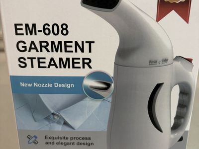 EM-608 Handheld Garment Steamer - Quick Heat, Auto Shut-Off, Travel-Friendly 110ml Water Tank
