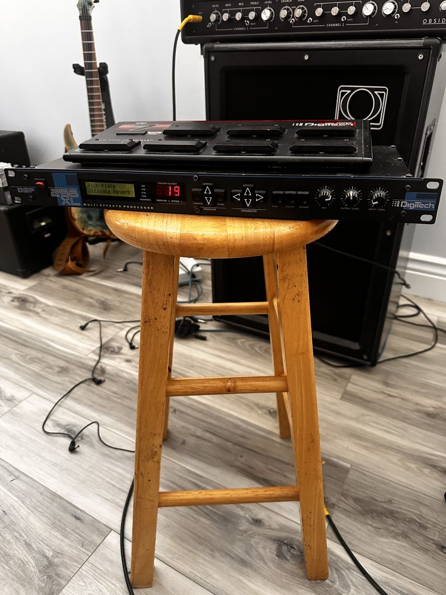 DigiTech DSP 256 XL Multi-Effects Processor & MC7 MIDI Foot Controller for Guitar/ and studio