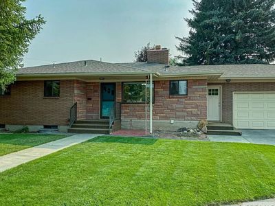 2 bedroom basement apartment for rent. Beautiful. Cozy. 1450 sq ft.