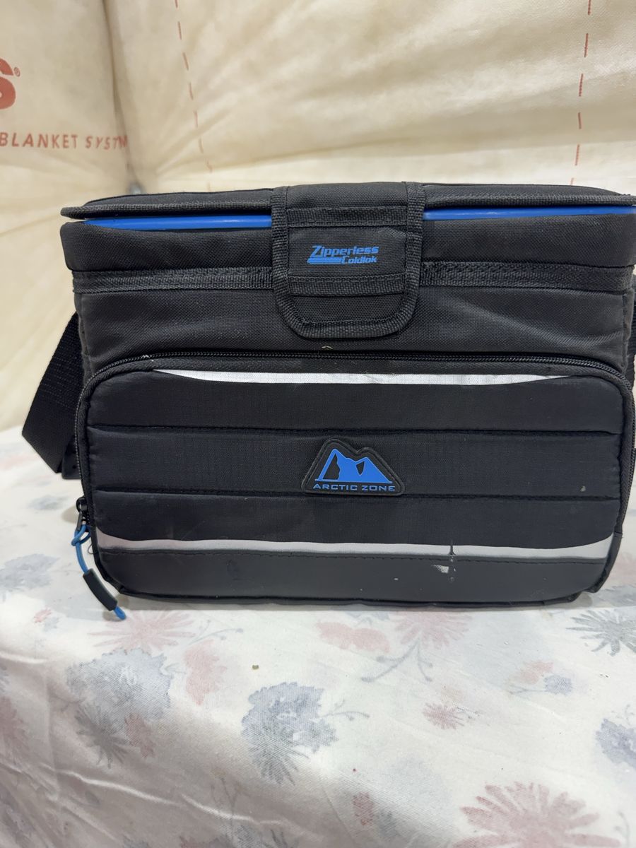 Arctic Zone Zipperless ColdLok Soft-Sided Insulated Cooler Bag Black