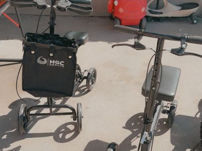 Knee Scooter Fold Down With Basket Brakes