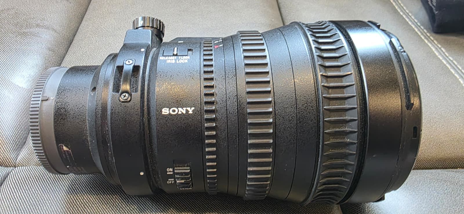 Sony FE PZ 28-135mm f/4 G OSS — Cine/Video Zoom Lens, Excellent Condition