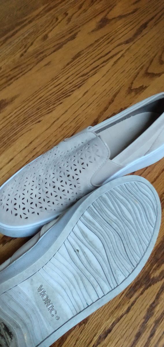 Vionic Slip on Shoes w/Suade Leather uppers