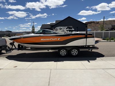 MasterCraft XT23 Surf / Wakeboard Boat, Excellent Condition