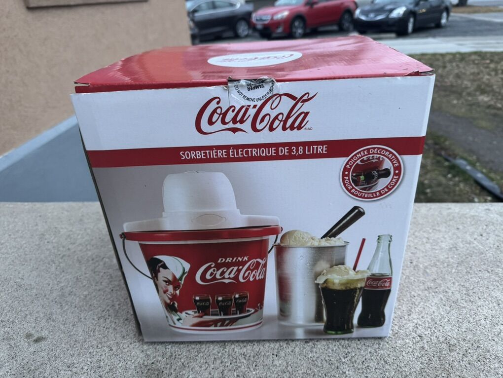 New Coca-Cola 4-Quart electric Ice Cream Maker