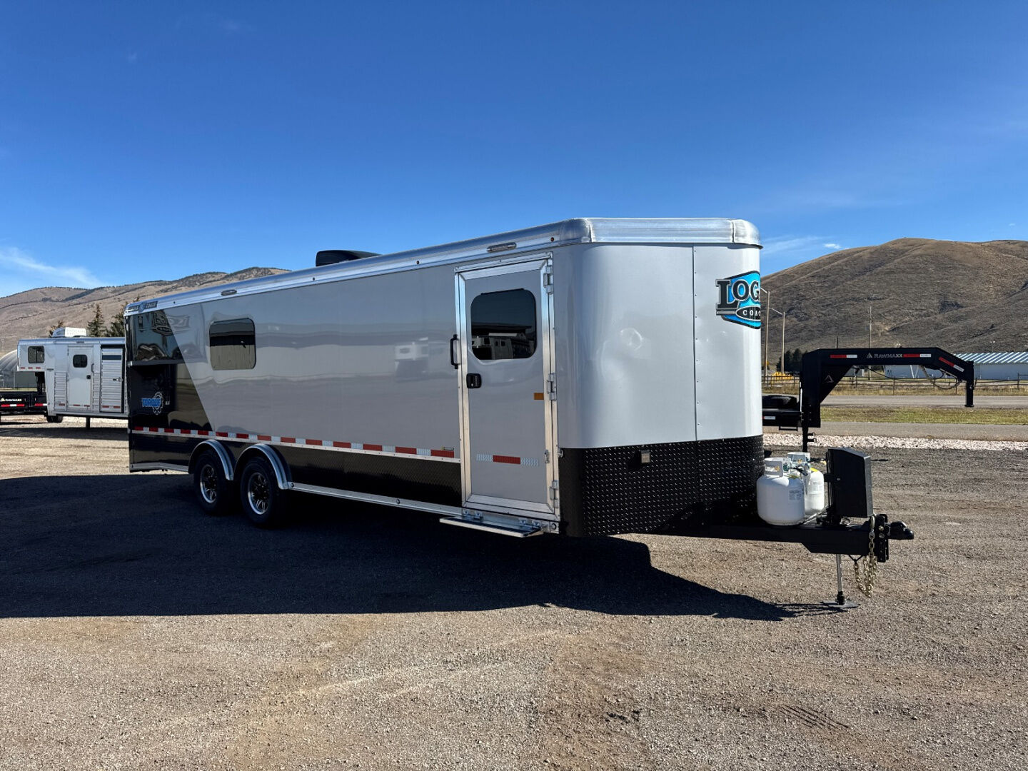 2026 Logan Coach Torque 24' All Season