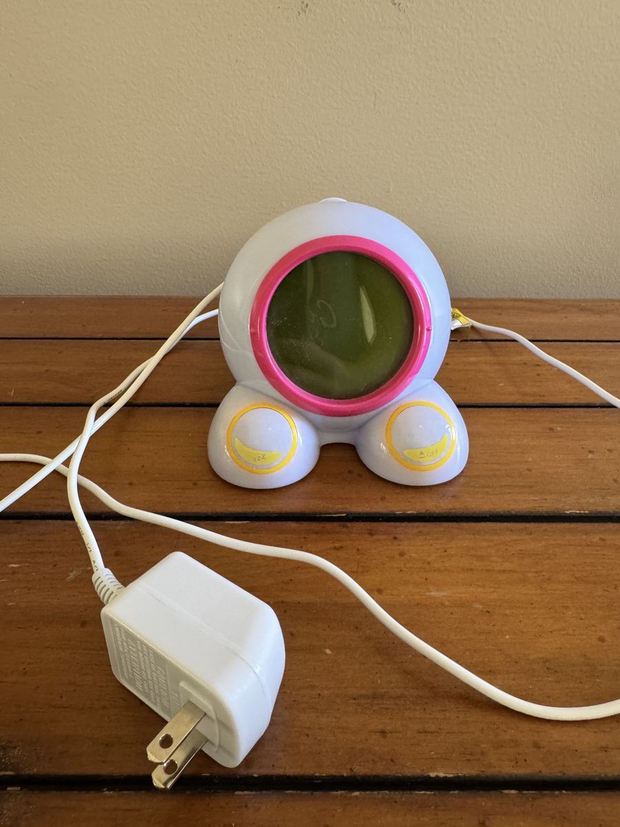 Onaroo Teach Me Time! Talking alarm clock. Kids' Interactive Alarm Clock, White/Pink/Yellow, Digital & Analog Display