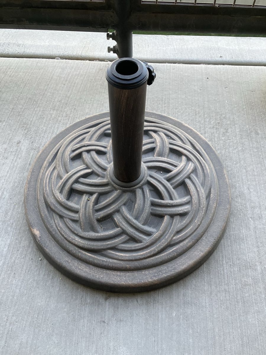 18-inch Cast Iron Stone Zumba Base - Bronze Colored