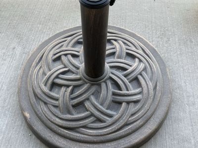 18-inch Cast Iron Stone Zumba Base - Bronze Colored
