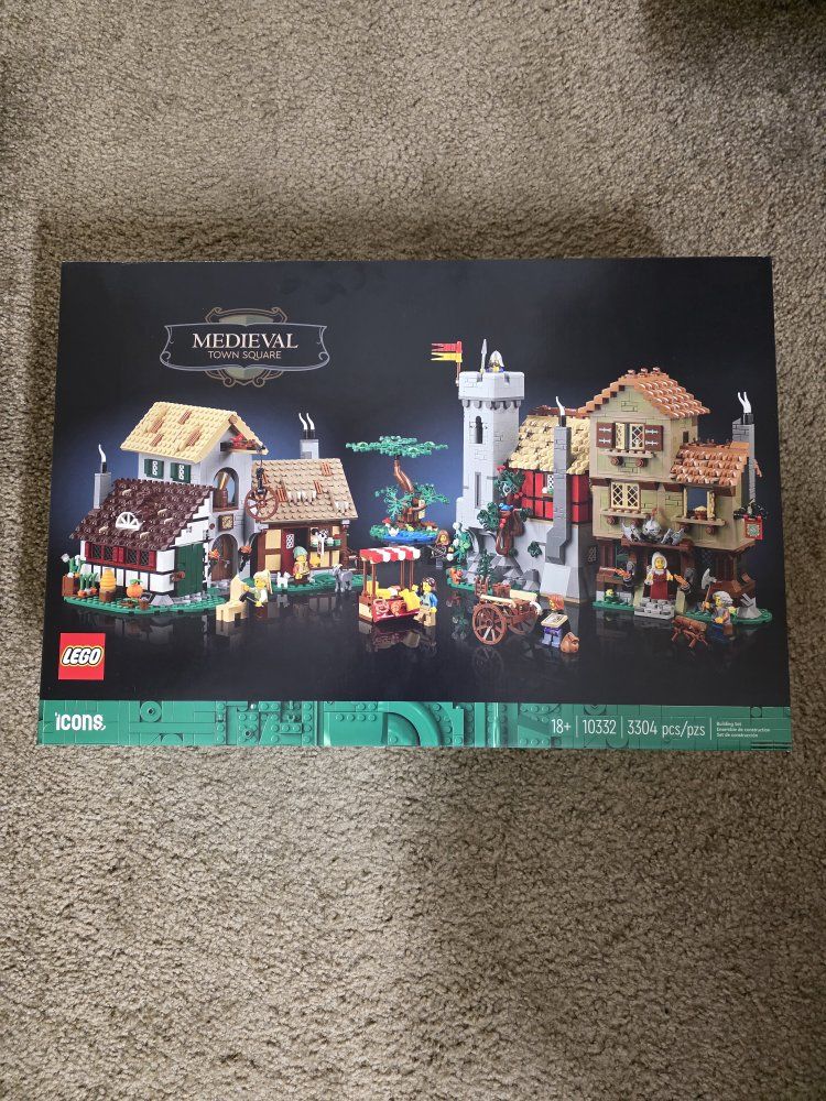 LEGO 10332 Medieval Town Square Set New Sealed