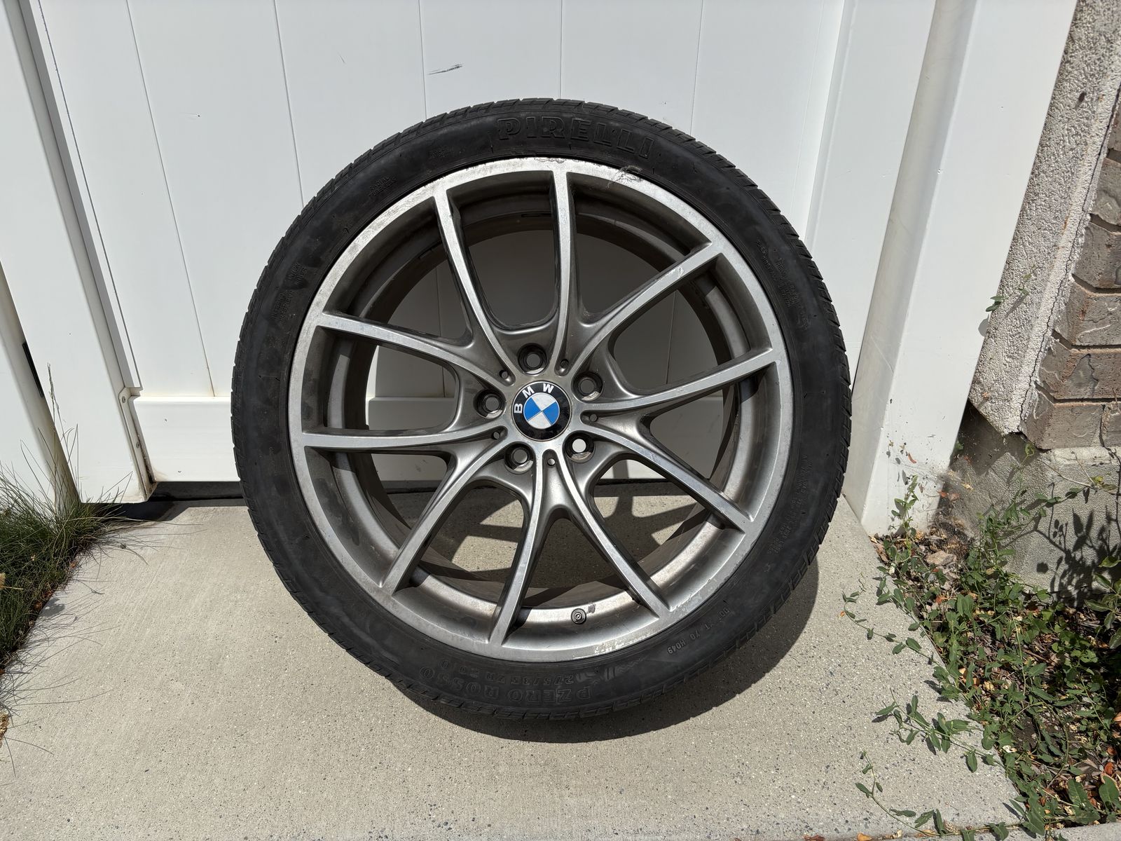 BMW wheel with P Zero Rosso tire
