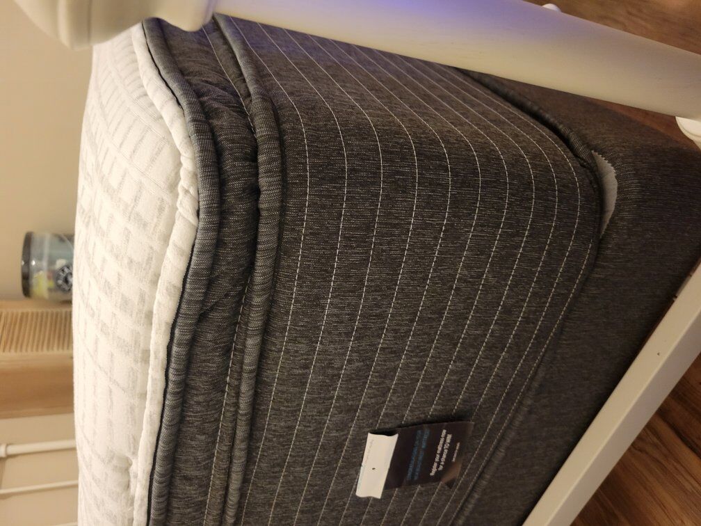 beautyrest silver queen pillow top mattress and bo