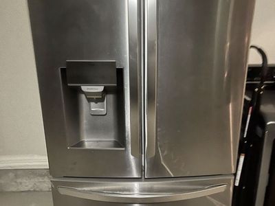 LG Stainless Steel French Door Refrigerator with Ice Maker and Water Dispenser