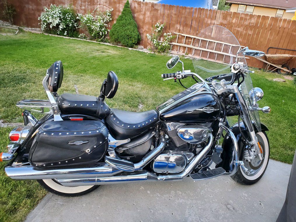 Suzuki Boulevard Cruiser Motorcycle Black with Windshield and Saddlebags