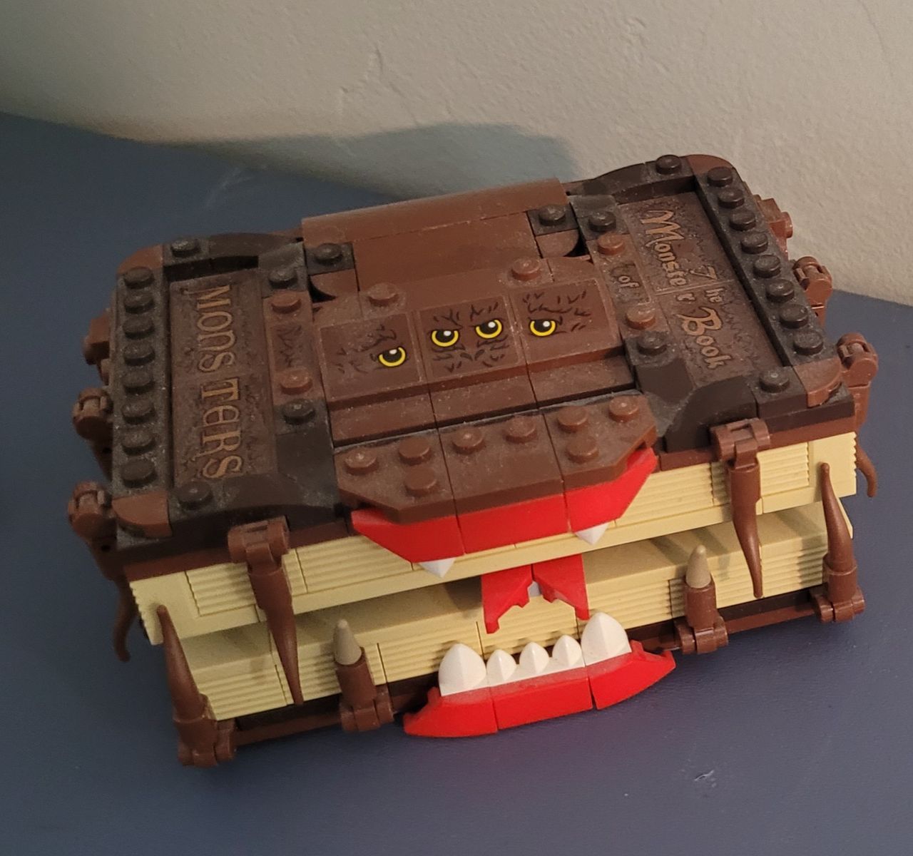 Lego Harry Potter Monster book