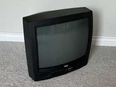 RCA CRT 19” F19430 Color TV/Gaming Monitor With REMOTE