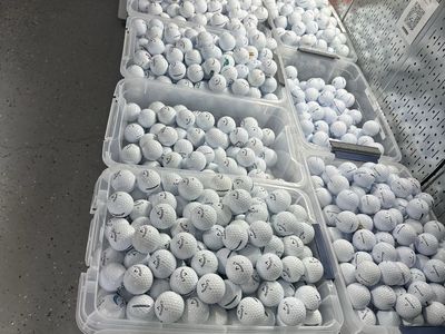 Hundreds of Like New Pinnacle Golf Balls