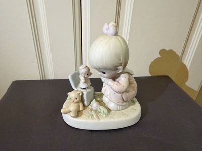 Precious Moments Figurine - Just Poppin In To Say Halo 1994 Porcelain