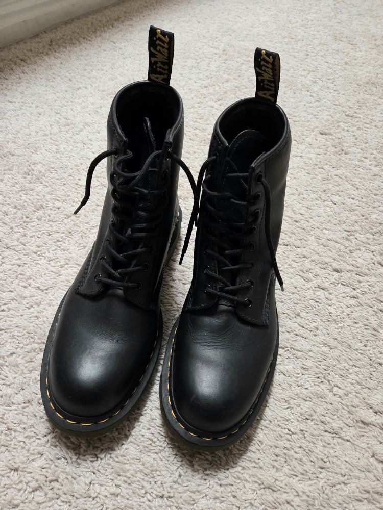 Original Men's Doc Marten Boots Men's U.S. size 11