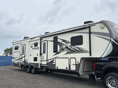 2015 Montana mountaineer 356 tbf
