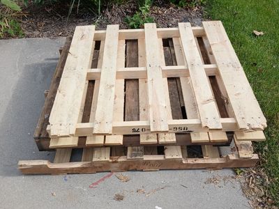 Free Wood Pallets (3)