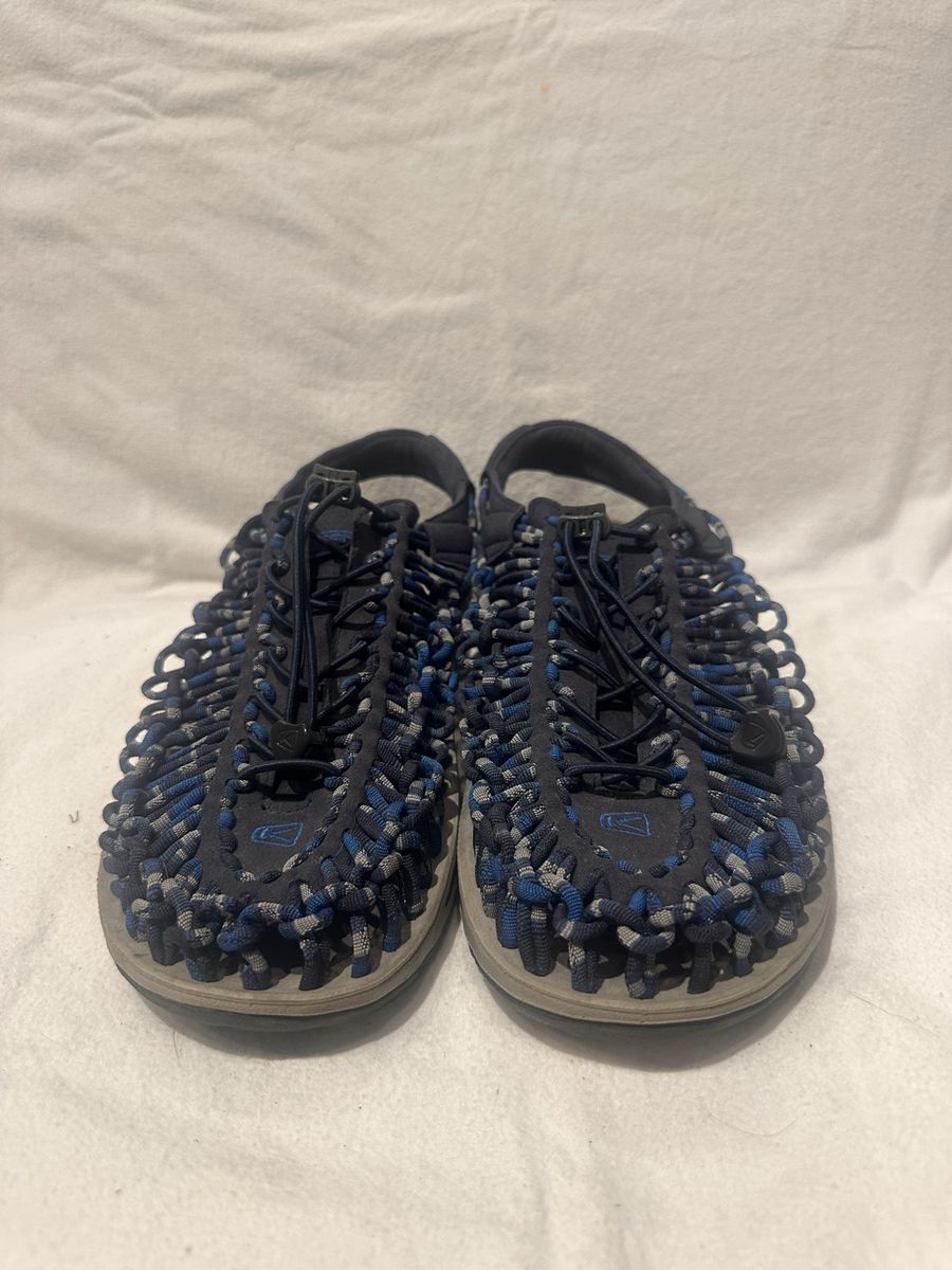Keen men’s size 10.5 blue/gray beachcomber sandals