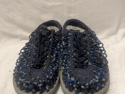 Keen men’s size 10.5 blue/gray beachcomber sandals