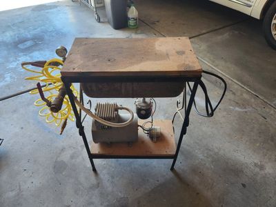 Vacuum pump and accumulator