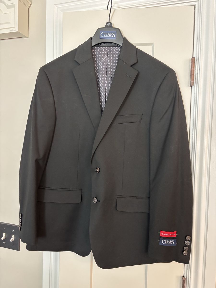 NWT Mens Suit Coat 40S. Located in Murray cash/Venmo. Fcfs or hold with Venmo