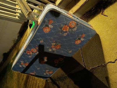 free twin mattress and bed frame
