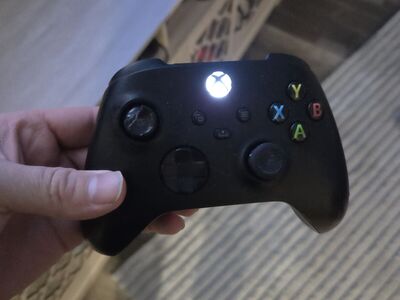 Xbox one controller with rechargable battery