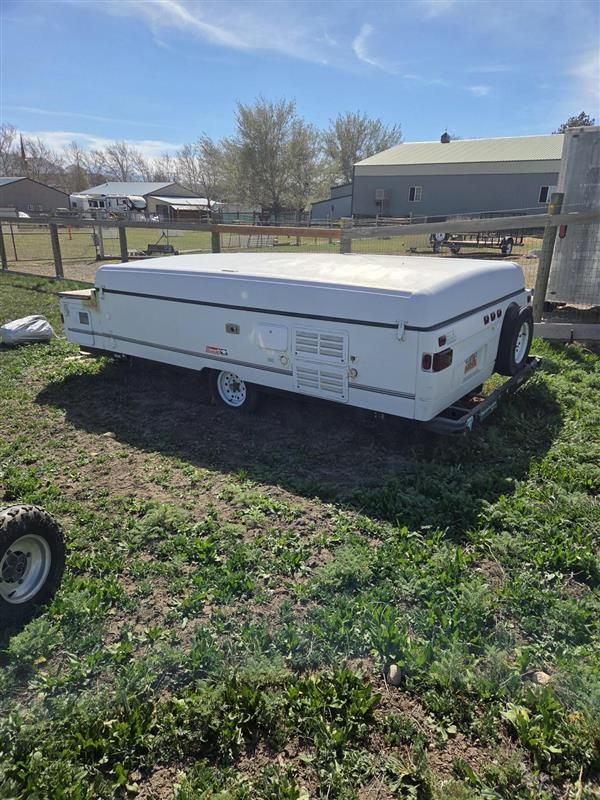 2001 coleman westlake pop up trailer