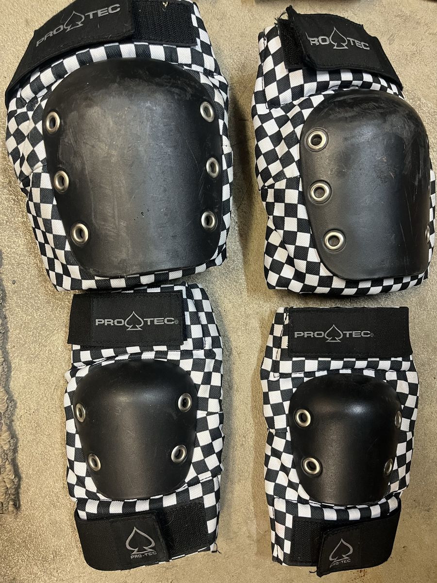 Pro tec  skateboard knee and elbow pads