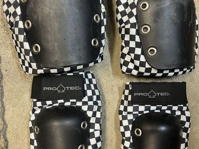 Pro tec skateboard knee and elbow pads
