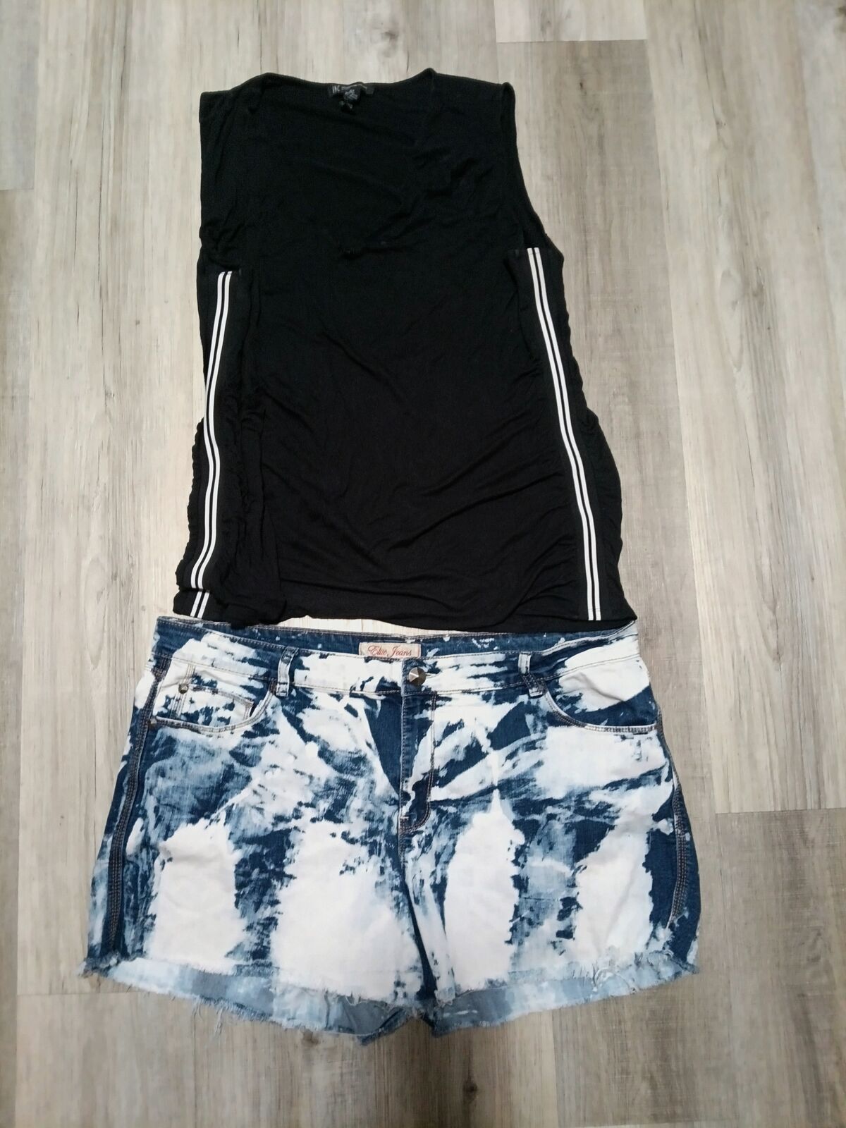 Bleached jean shorts plus 20w + free top