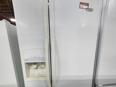 Great Whirlpool side by side Fridge! W-Warranty