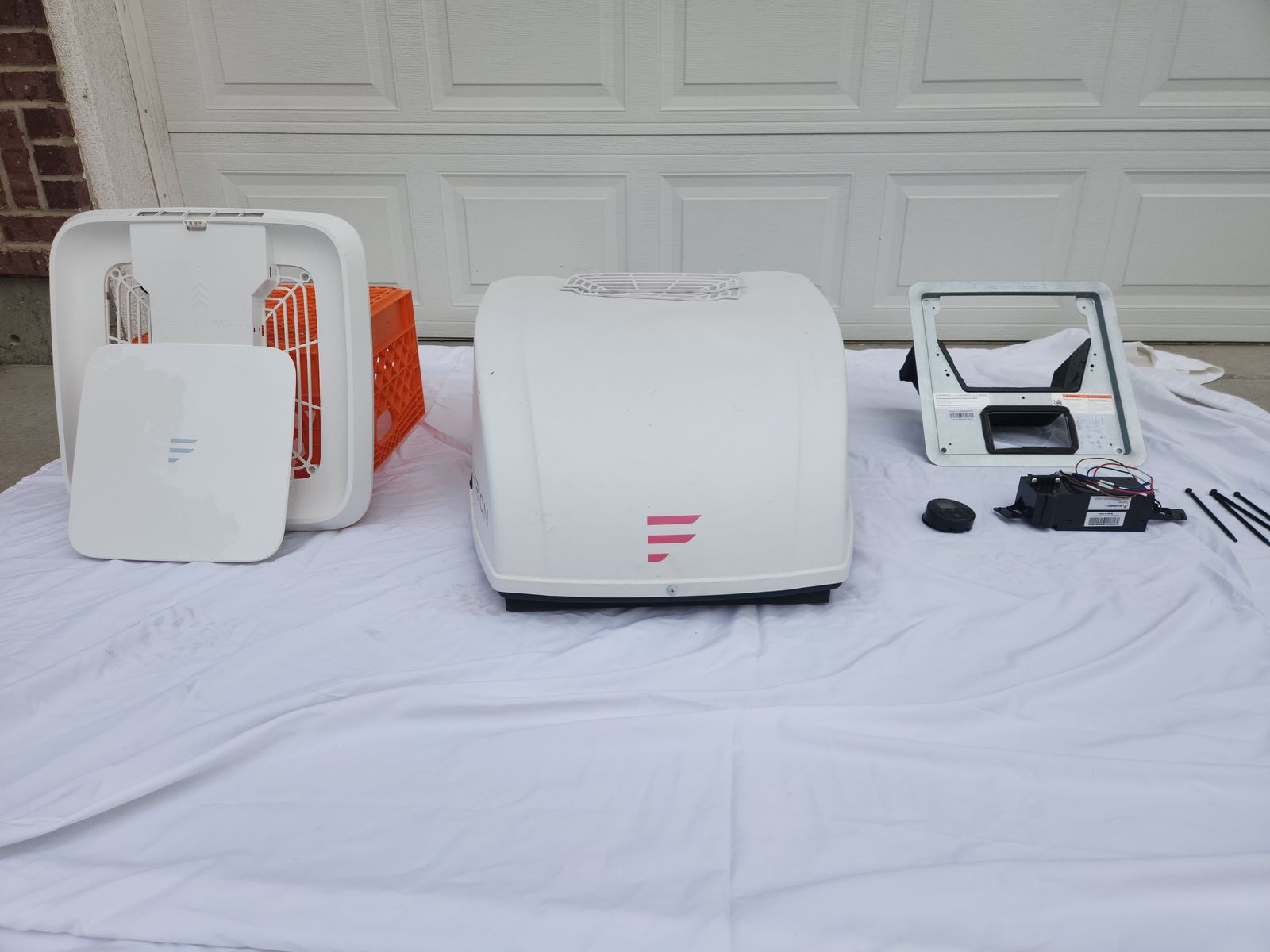 Furrion Chill 8k RV Roof Top Air Conditioner