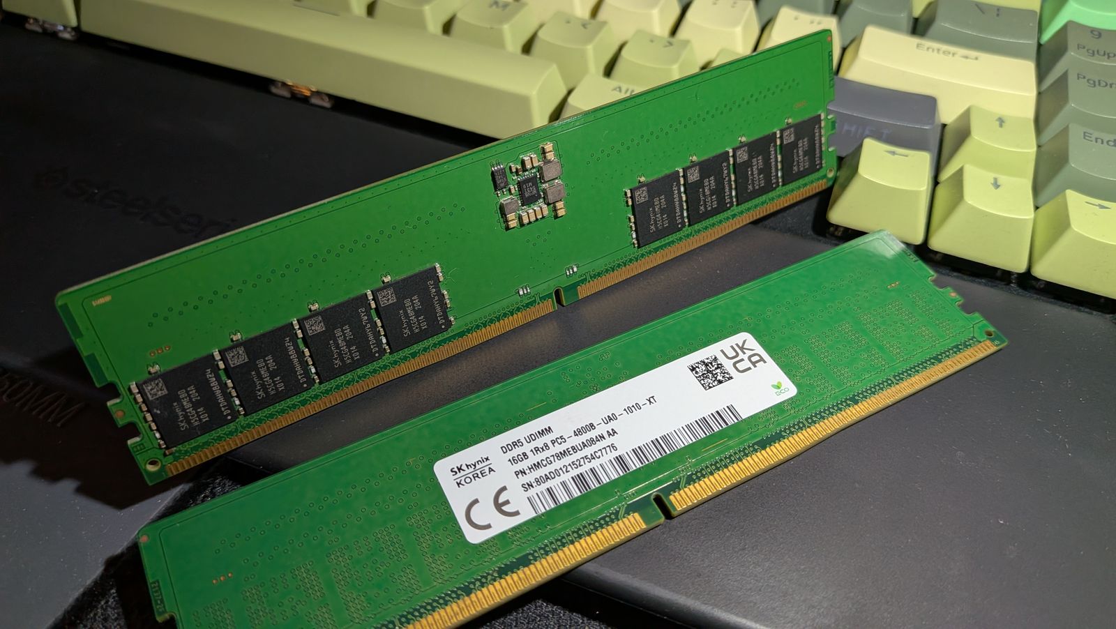 SK Hynix 16GBx2 32GB kit DDR5 4800Mhz UDIMMs (HMCG78AEBUA081N)