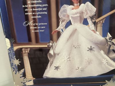 Walt Disney Cinderella Barbie Doll 1996 Holiday Princess Gown White Snowflake Dress Mattel
