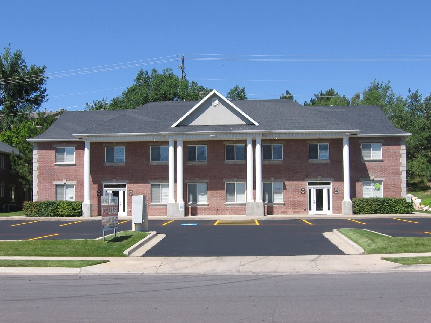 Beautiful Professional Office Space in Riverdale- Full Service Lease! Must See!