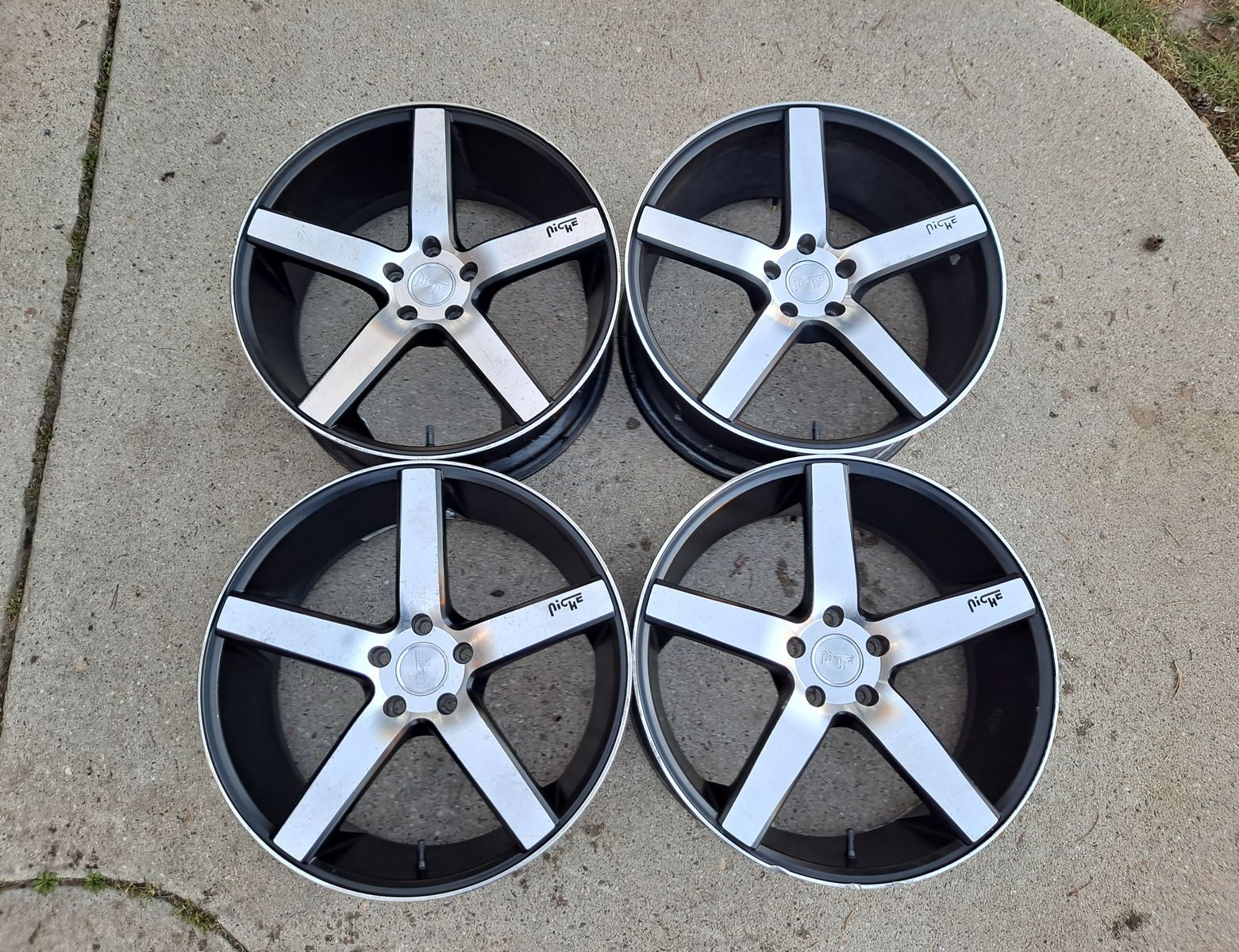 Niche 20x8.5 ET45 Bolt pattern 5x114.3