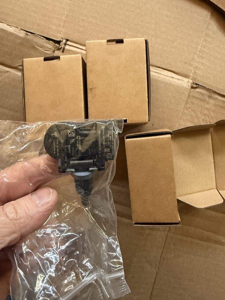 Tesla contential TPMs sensors.  These work for pre 2021 refresh model s / x cars.